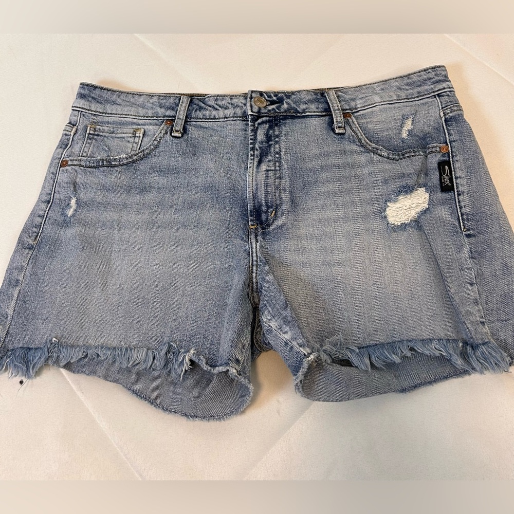 Silver‎ Jeans Co. Women's Distressed Raw Hem Denim Light wash Shorts Women’s 31